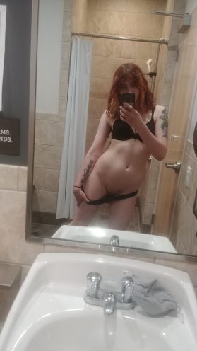 Redhead Babe with tattoos at the gym selfie